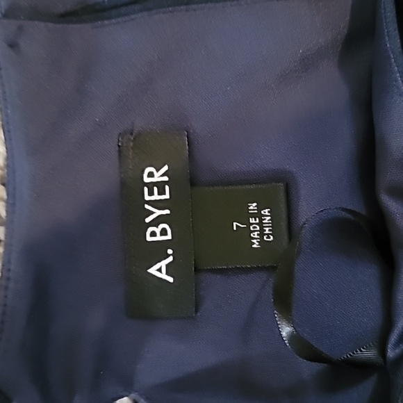 STUNNING NAVY A BYER SCALLOPED HALTER FIT AND FLARE EVENING PROM DRESS - Picture 6 of 9